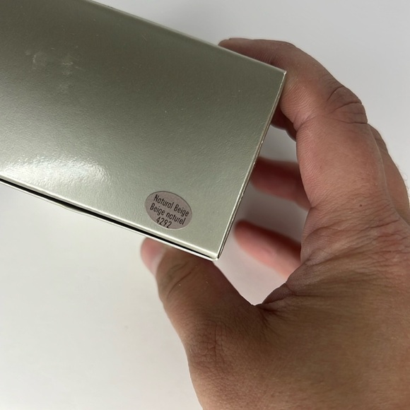 NIB Nicole Miller Final Touch Loose Powder Full Size .91 oz. - Picture 3 of 5